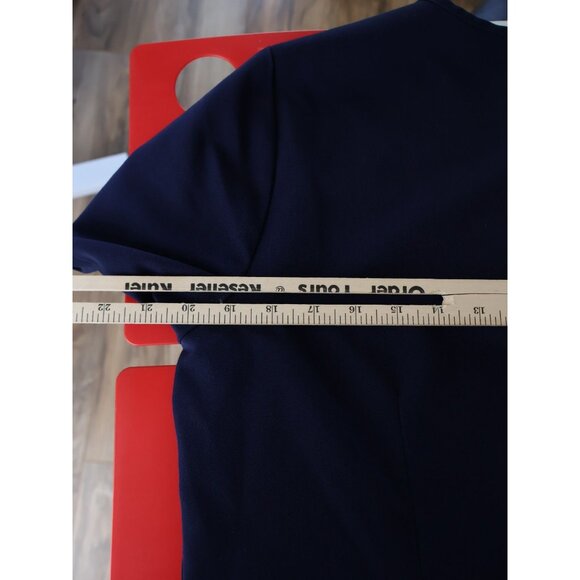 FIGS Women’s Casma Scrub Top Navy Blue Size Medium Technical Comfort F1100 - Picture 15 of 16